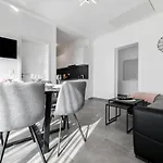 Luxe Apartment *