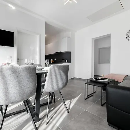 Luxe Апартаменты *